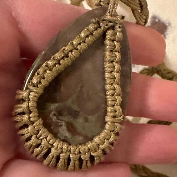 Free People boho style stone pendant woven necklace green brown - Picture 4 of 7